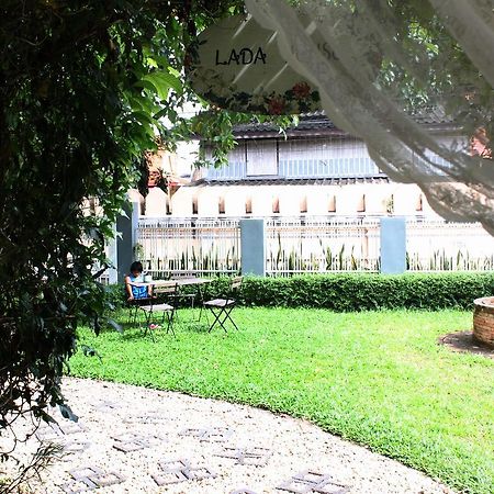 ラムパーン ラダ ハウス Bed & Breakfast エクステリア 写真