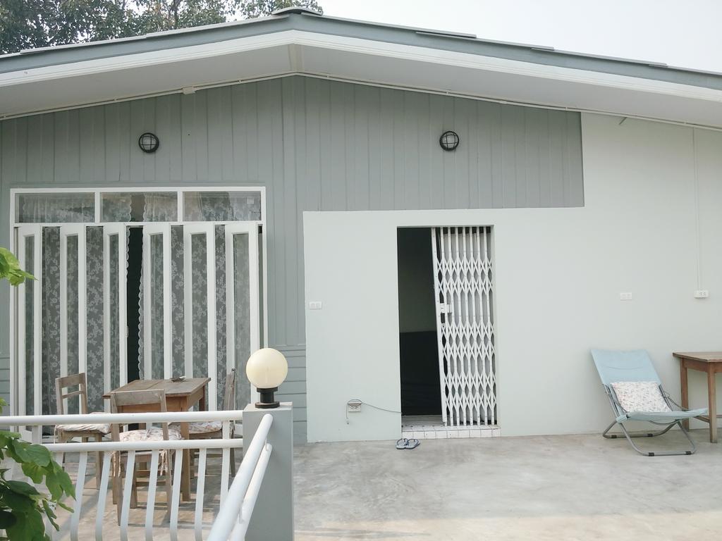 ラムパーン ラダ ハウス Bed & Breakfast エクステリア 写真