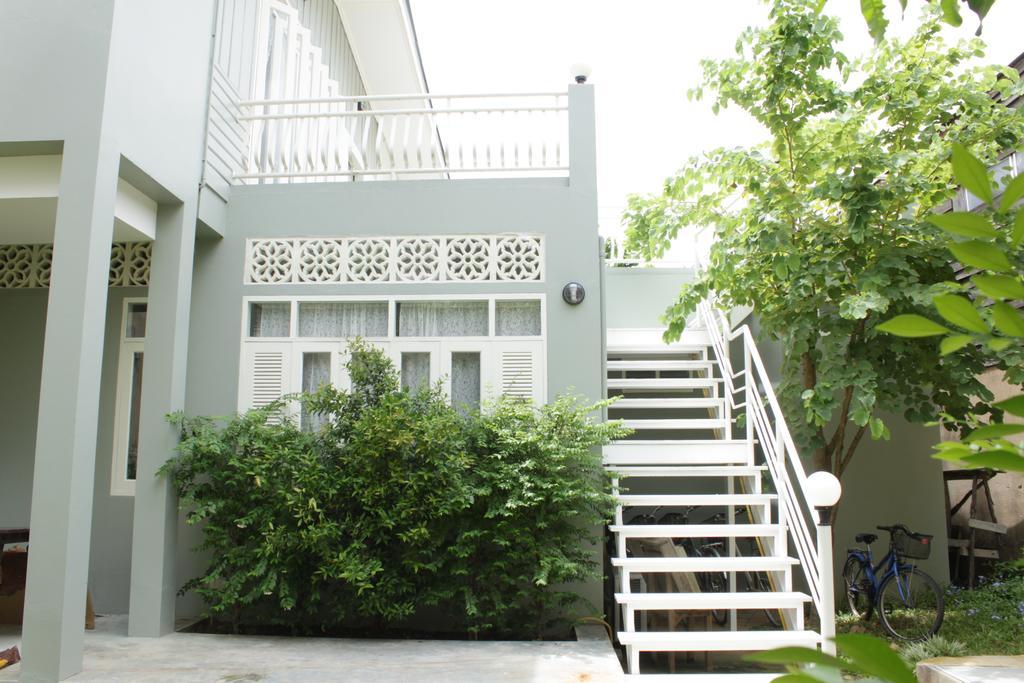 ラムパーン ラダ ハウス Bed & Breakfast エクステリア 写真