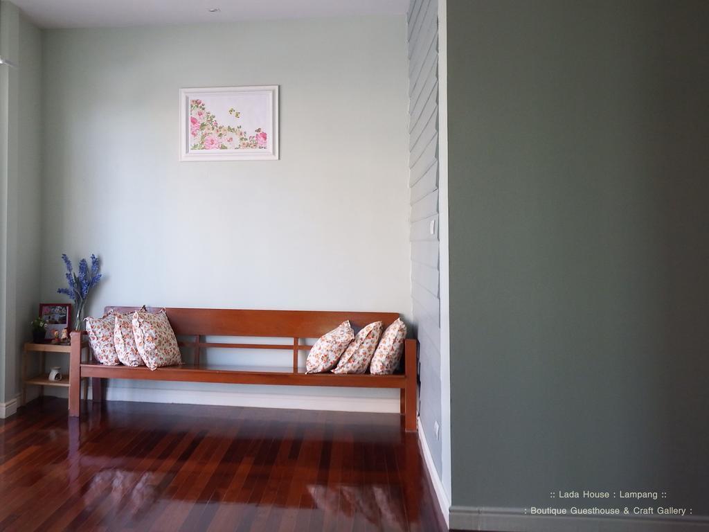 ラムパーン ラダ ハウス Bed & Breakfast エクステリア 写真