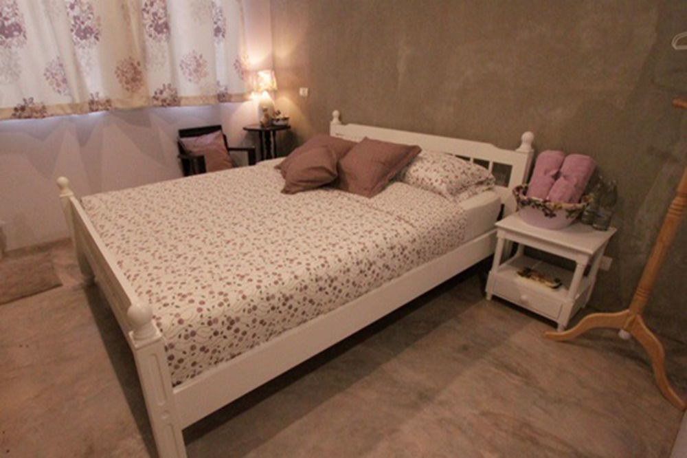 ラムパーン ラダ ハウス Bed & Breakfast エクステリア 写真
